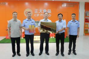 市文明辦、市市場(chǎng)監(jiān)管局聯(lián)合為我公司文明誠(chéng)信經(jīng)營(yíng)授牌